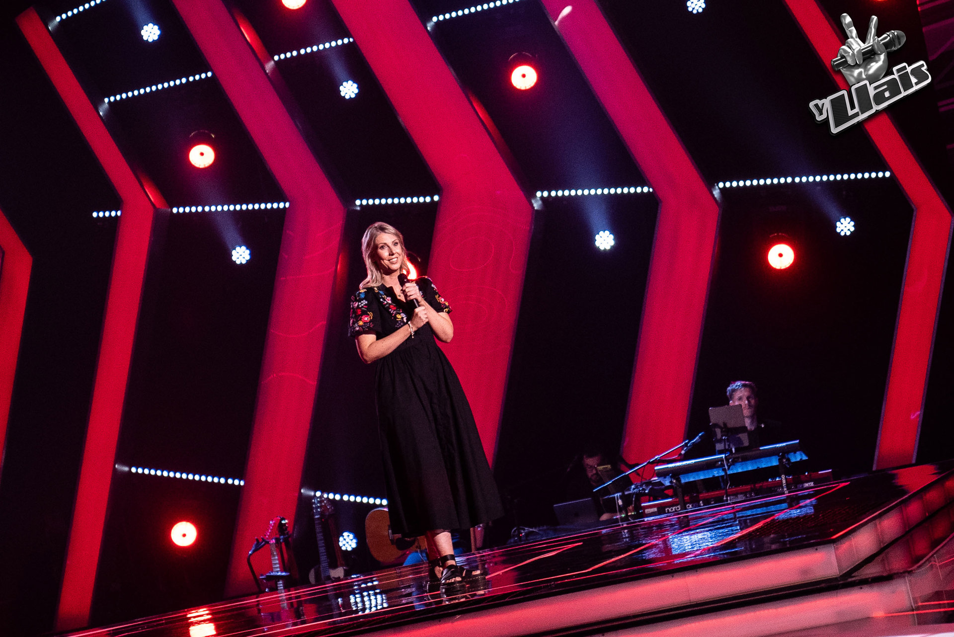 Bronwen inspires Emma to sing in Welsh